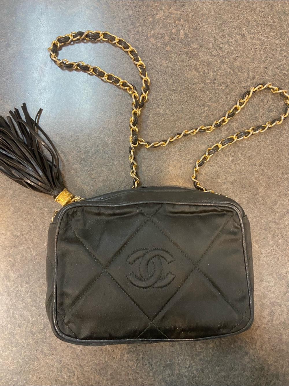 CHANEL Black Quilted Crossbody Bag with Gold Chain and Tassel - Picture 2 of 8